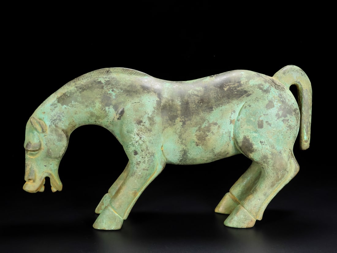 An Exquisite Hotan Jade Horse Ornament: An Exquisite Hotan Jade Horse Ornament,Han Dynasty, China,Size:10.2inx2.4inx5.5in,Weight:2016g 和田玉马摆件,中国汉代