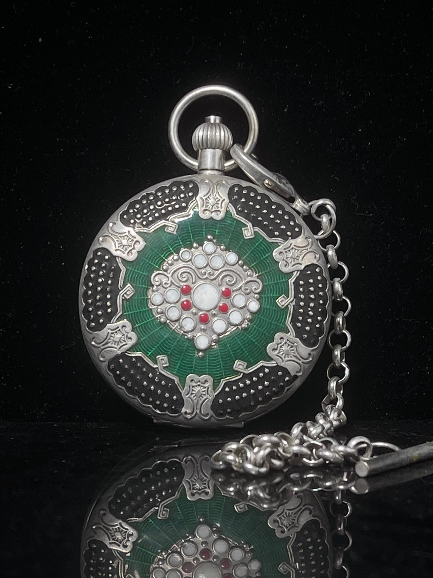 An Exquisite Cloisonne Double Opening Pocket Watch: An Exquisite Cloisonne Double Opening Pocket Watch,Qing Dynasty, China,Size:2.2in 景泰蓝双开怀表,中国清代