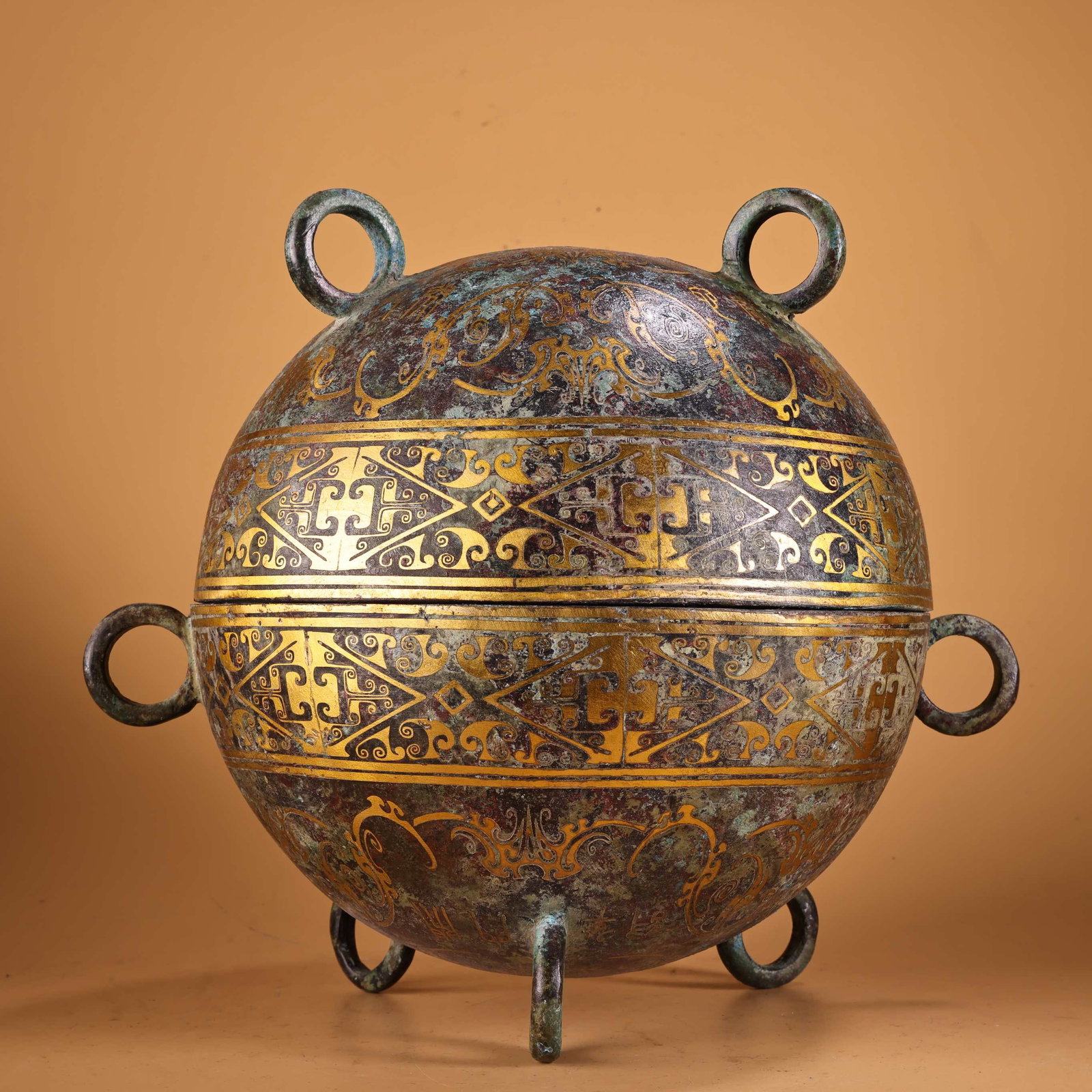 An Exquisite Gold-inlaid Bronze Jar: An Exquisite Gold-inlaid Bronze Jar,Han Dynasty, China,Size:9.8inx8.3in,Weigh:2800g 青铜错金罐,中国汉代