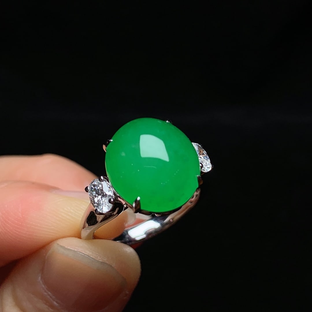 An Exquisite Jadeite Ring: An Exquisite Jadeite Ring,Size:0.7in 0.5inx0.5inx0.5in,0.5inx0.5inx0.2in 翡翠冰阳绿戒指