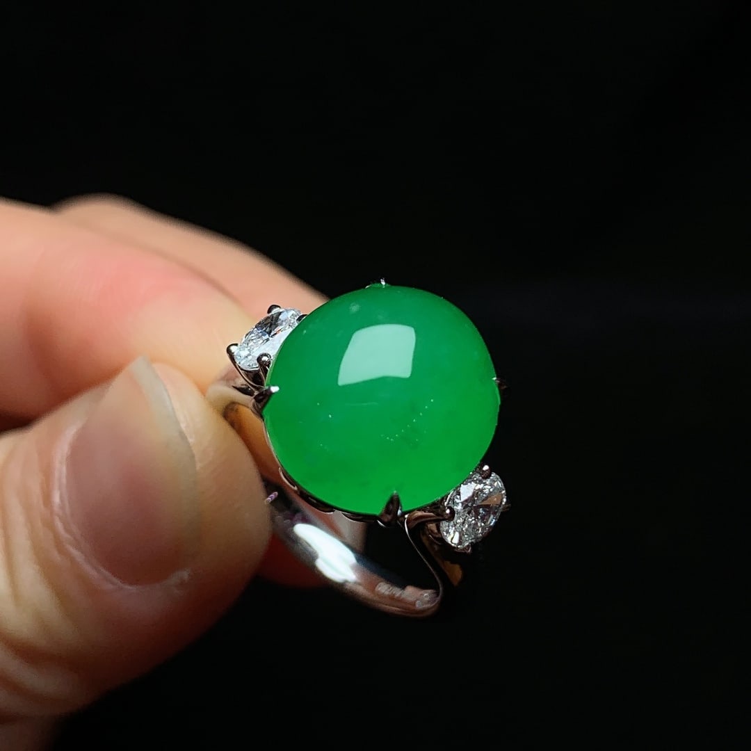 An Exquisite Jadeite Ring - 2