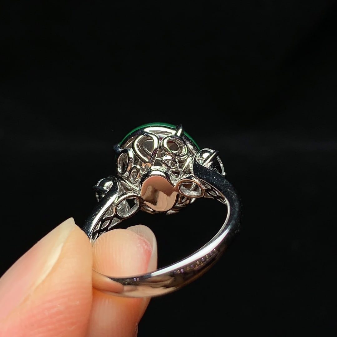 An Exquisite Jadeite Ring - 3