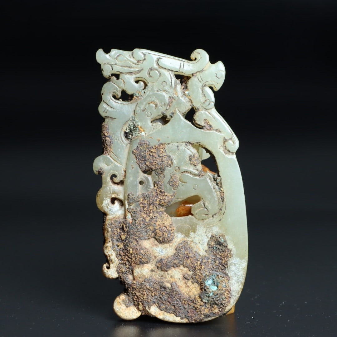An Exquisite Hotan Jade Dragon Jade pendant: An Exquisite Hotan Jade Dragon Jade pendant,Han Dynasty, China,Size:3inx1.6inx0.3in,Weight:4.1g 和田玉龙玉佩,中国汉代