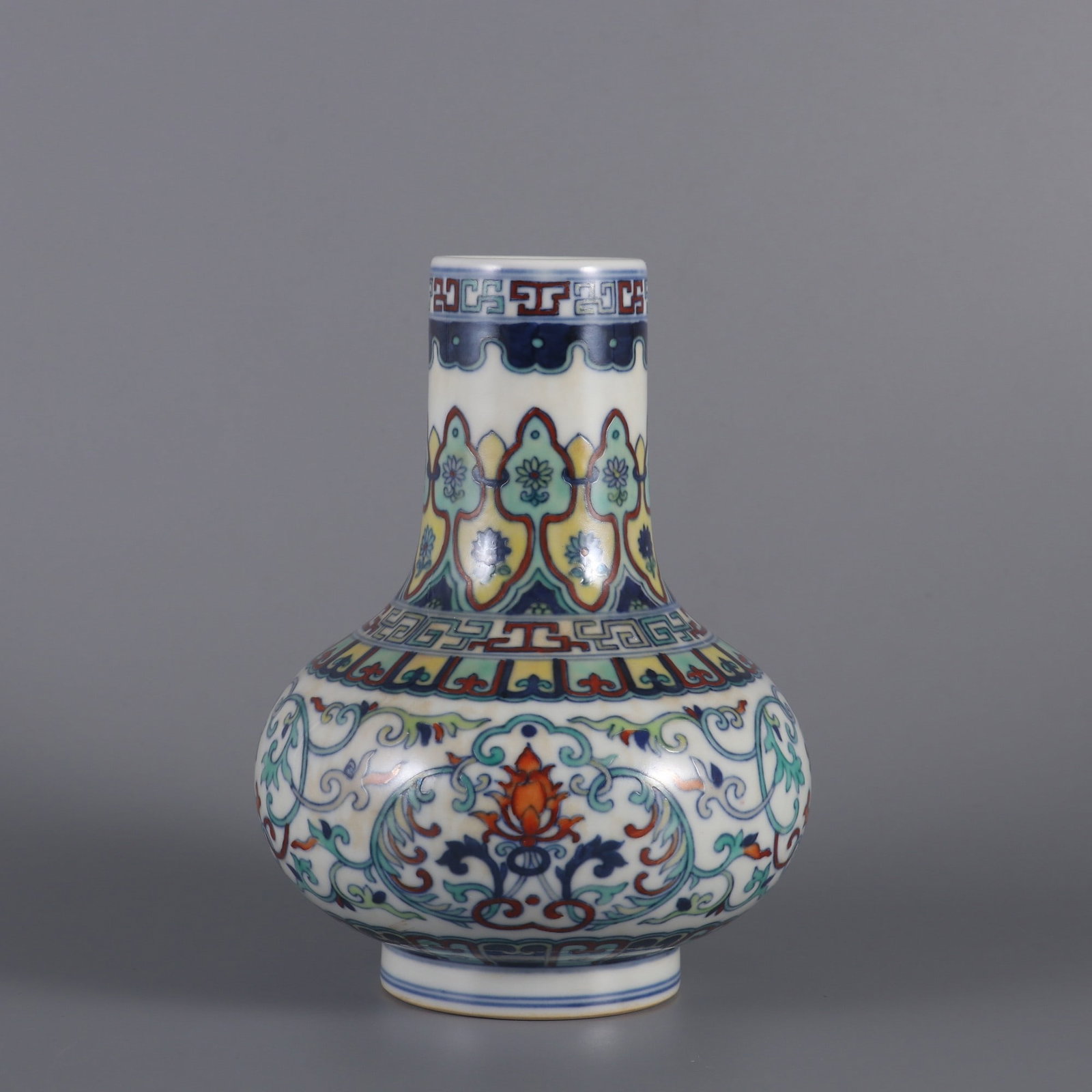 An Exquisite Doucai Lotus Pattern Vase - 2