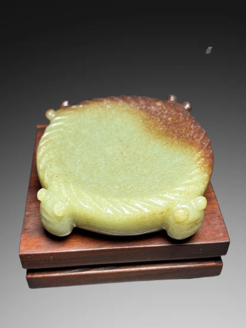 An Exquisite Hotan Jade Cicada-Ears Inkstone: An Exquisite Hotan Jade Cicada-Ears Inkstone,Han Dynasty, China,Size:2.9inx0.8inx2.8in,Weight:214g 和田玉蝉耳砚台,中国汉代