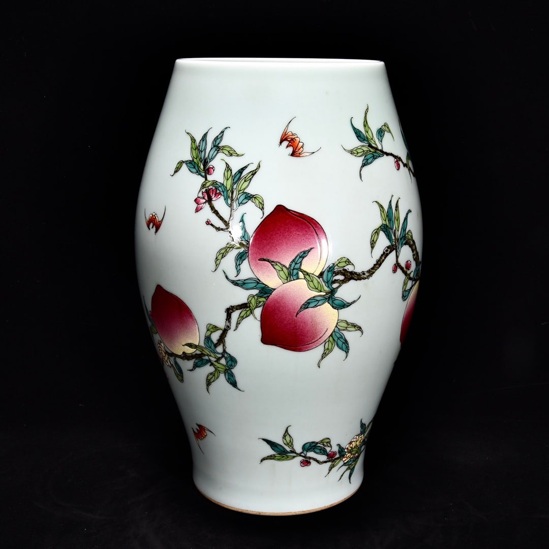 An Exquisite Famille-Rose Bats and Peach Pattern Vase: An Exquisite Famille-Rose Bats and Peach Pattern Vase,Qing Dynasty, China,Qianlong Six-character Mark,Size:12.2inx8.3in 粉彩蝙蝠桃纹瓶,中国清