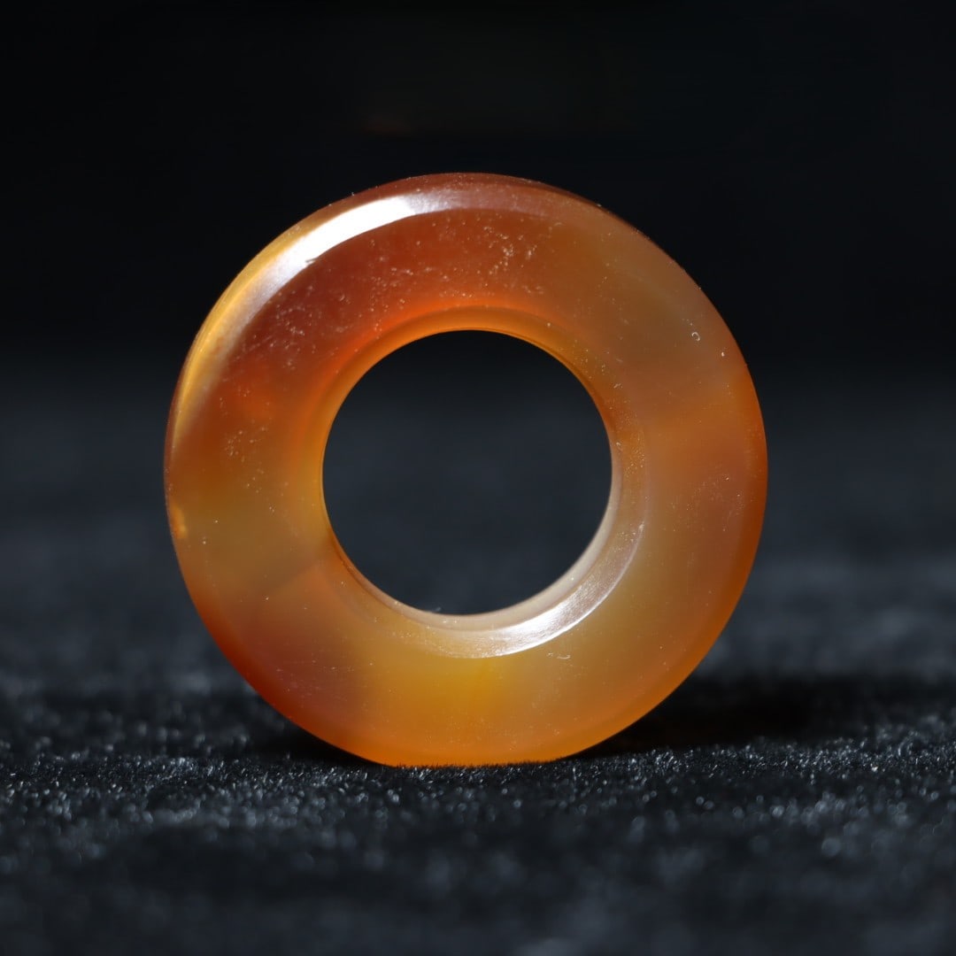 An Exquisite Agate Wheel Ring: An Exquisite Agate Wheel Ring,Qing Dynasty, China,Size:1.7inx0.4in,Weight:23.5g 玛瑙车轮环,中国清代