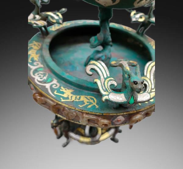 A pair of Exquisite Bronze Gold and Silver-Inlaid Jade Inlaid Boshan Censers - 6