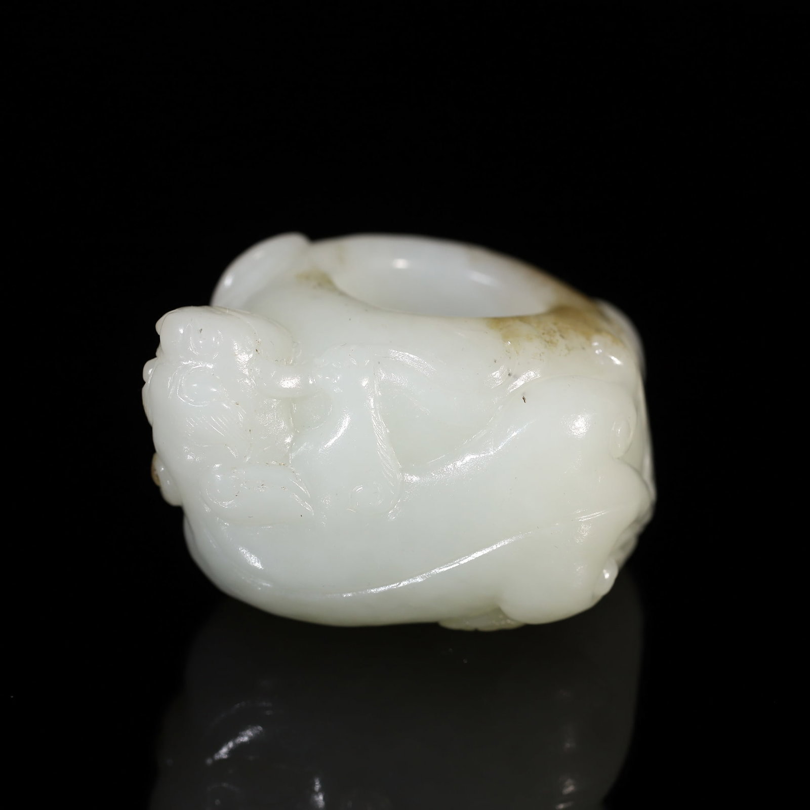 An Exquisite Hotan Jade Lion Thumb Ring: An Exquisite Hotan Jade Lion Thumb Ring,Qing Dynasty, China,Size:2.8inx2.4inx1.4in,Weight:180.3g 和田玉狮扳指,中国清代