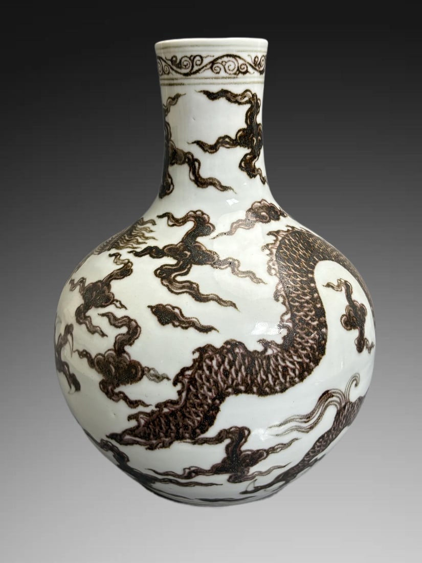 An Exquisite Underglaze-Red Dragon Pattern Vase - 3