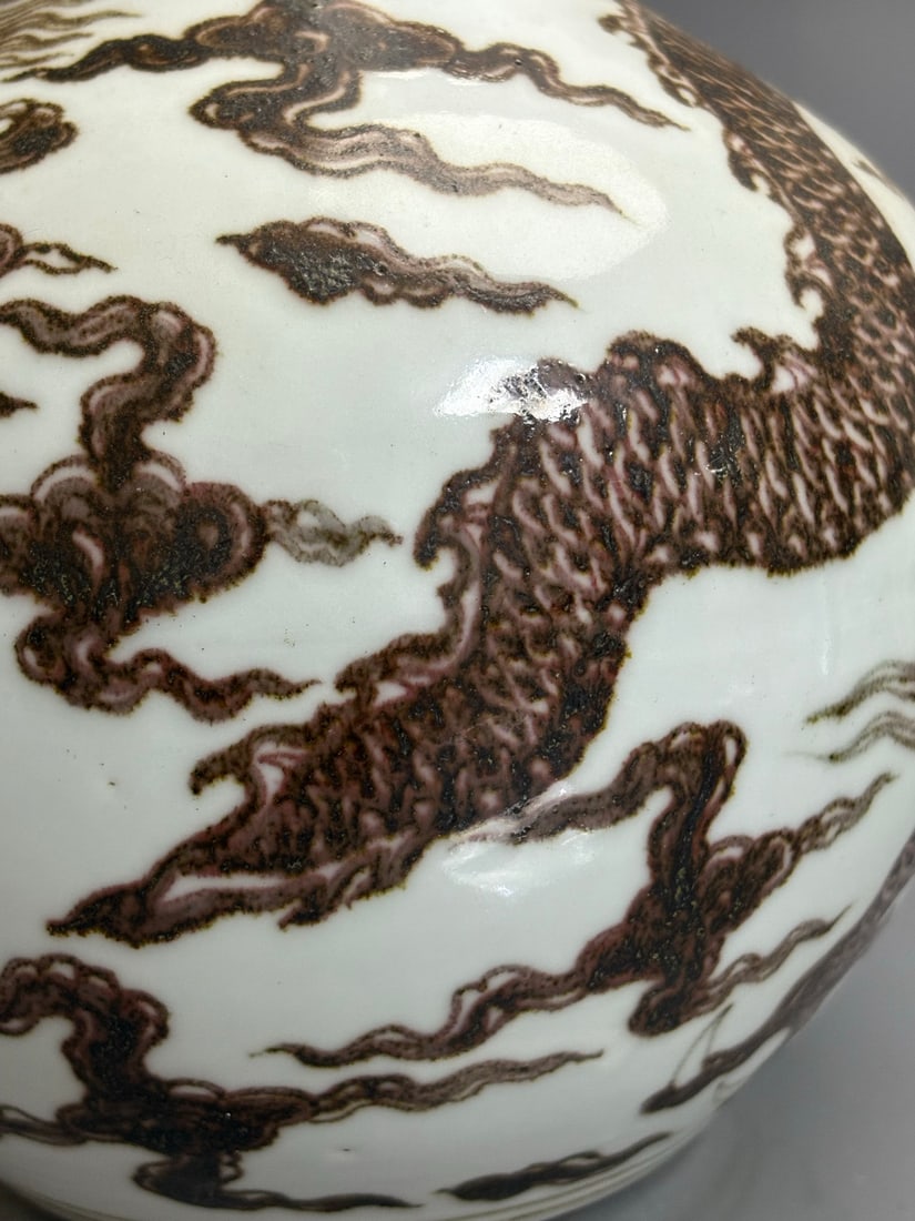 An Exquisite Underglaze-Red Dragon Pattern Vase - 7