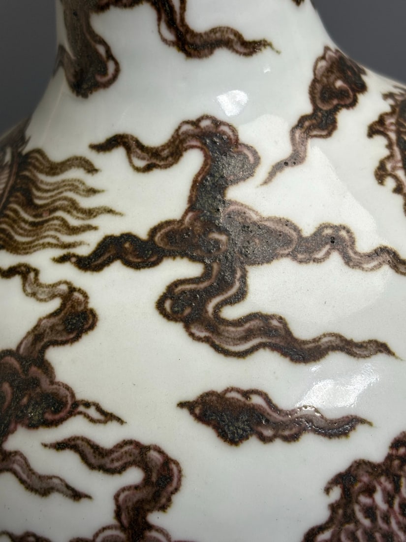 An Exquisite Underglaze-Red Dragon Pattern Vase - 8