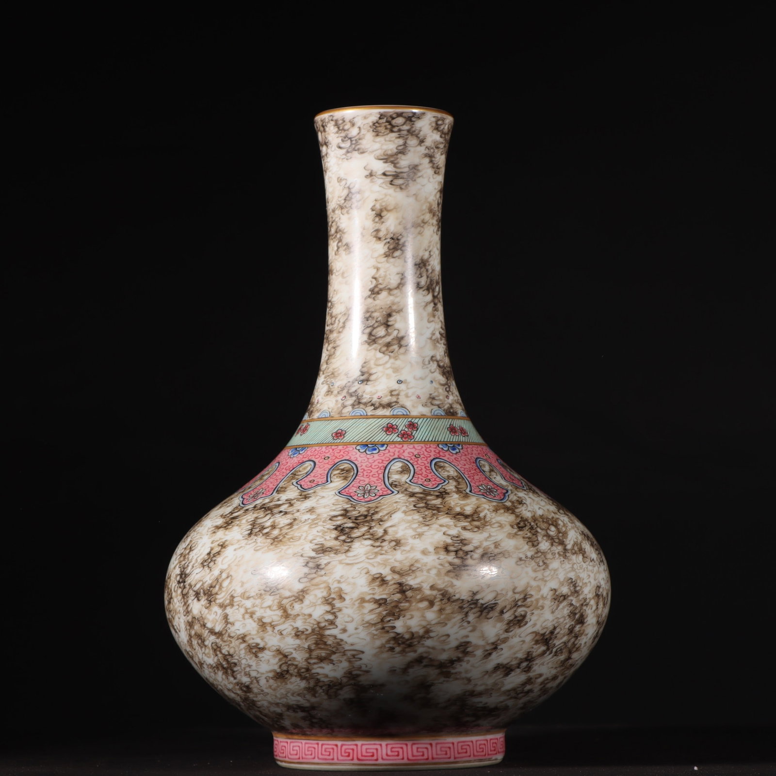 An Exquisite Famille-Rose Stone Pattern Glaze Vase: An Exquisite Famille-Rose Stone Pattern Glaze Vase,Qing Dynasty, China,Qianlong Six-character Mark,Size:8.8inx5.9in 粉彩石纹釉瓶,中国清代,&#