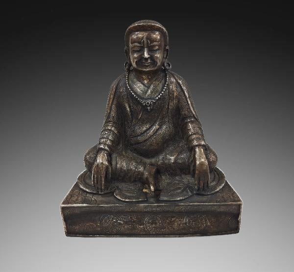 An Exquisite Silver Gilded Copper Buddha statue Ornament: An Exquisite Silver Gilded Copper Buddha statue Ornament,Qing Dynasty, China,Size:7.5inx6.5in,Weight:1116g 铜鎏银佛像摆件,中国清代