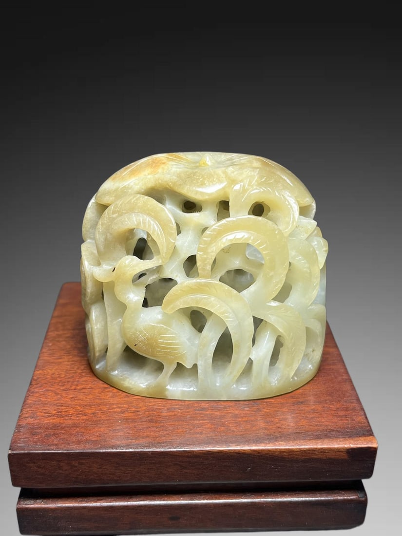 An Exquisite Carved Hotan Jade Pine and Crane Decoration: An Exquisite Carved Hotan Jade Pine and Crane Decoration,Qing Dynasty, China,Size:2.4inx1.7inx2in,Weight:146g