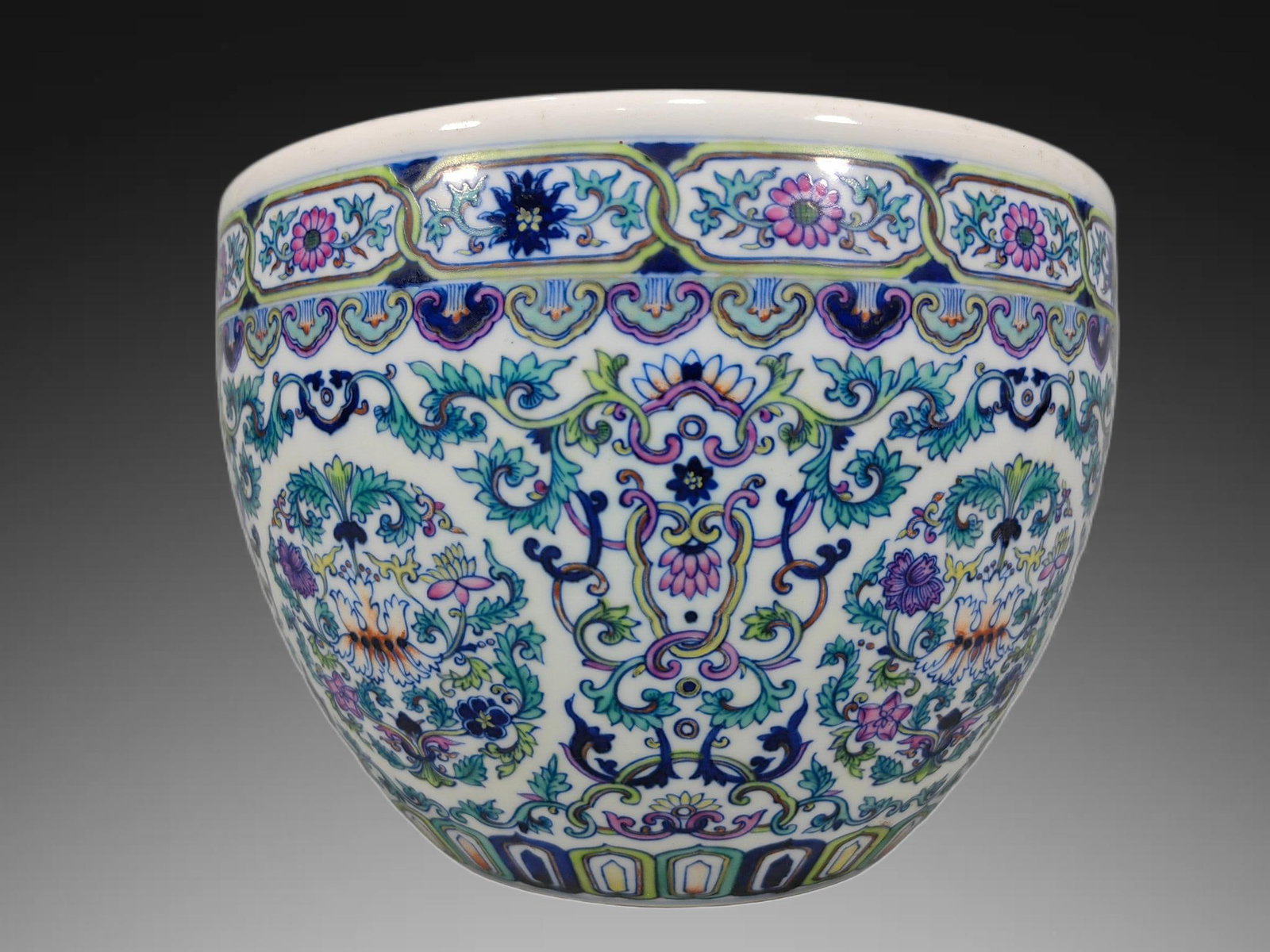 An Exquisite Doucai Lotus Pattern Vat - 3