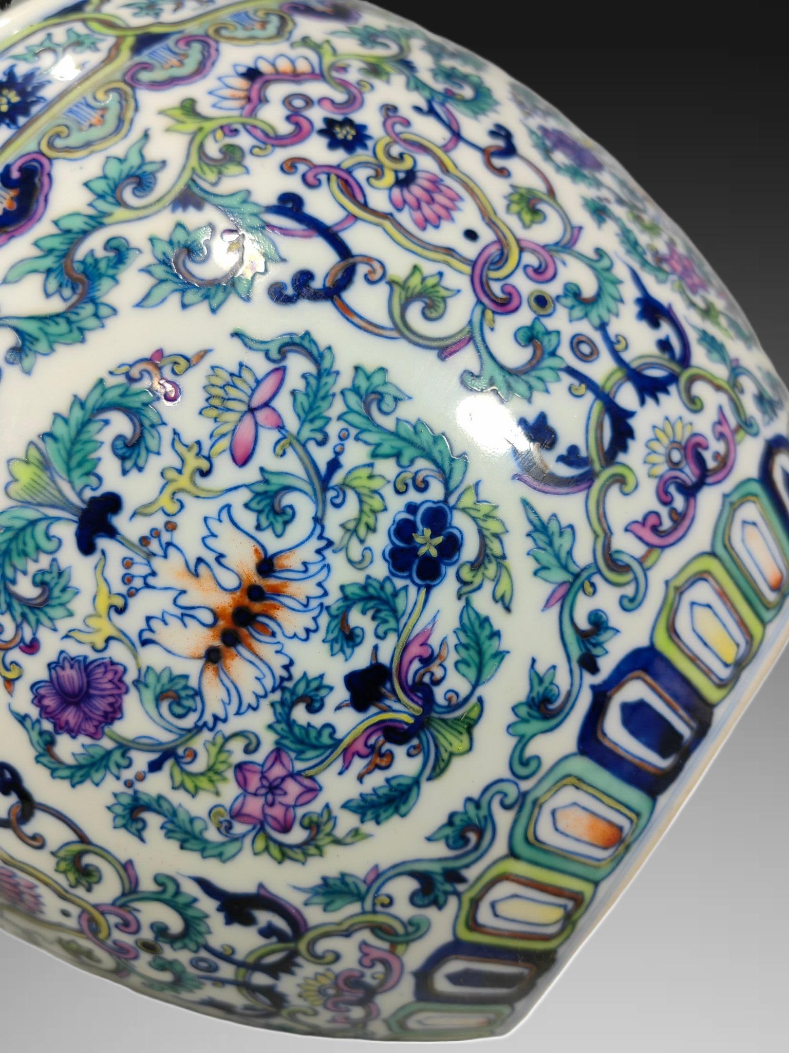 An Exquisite Doucai Lotus Pattern Vat - 6