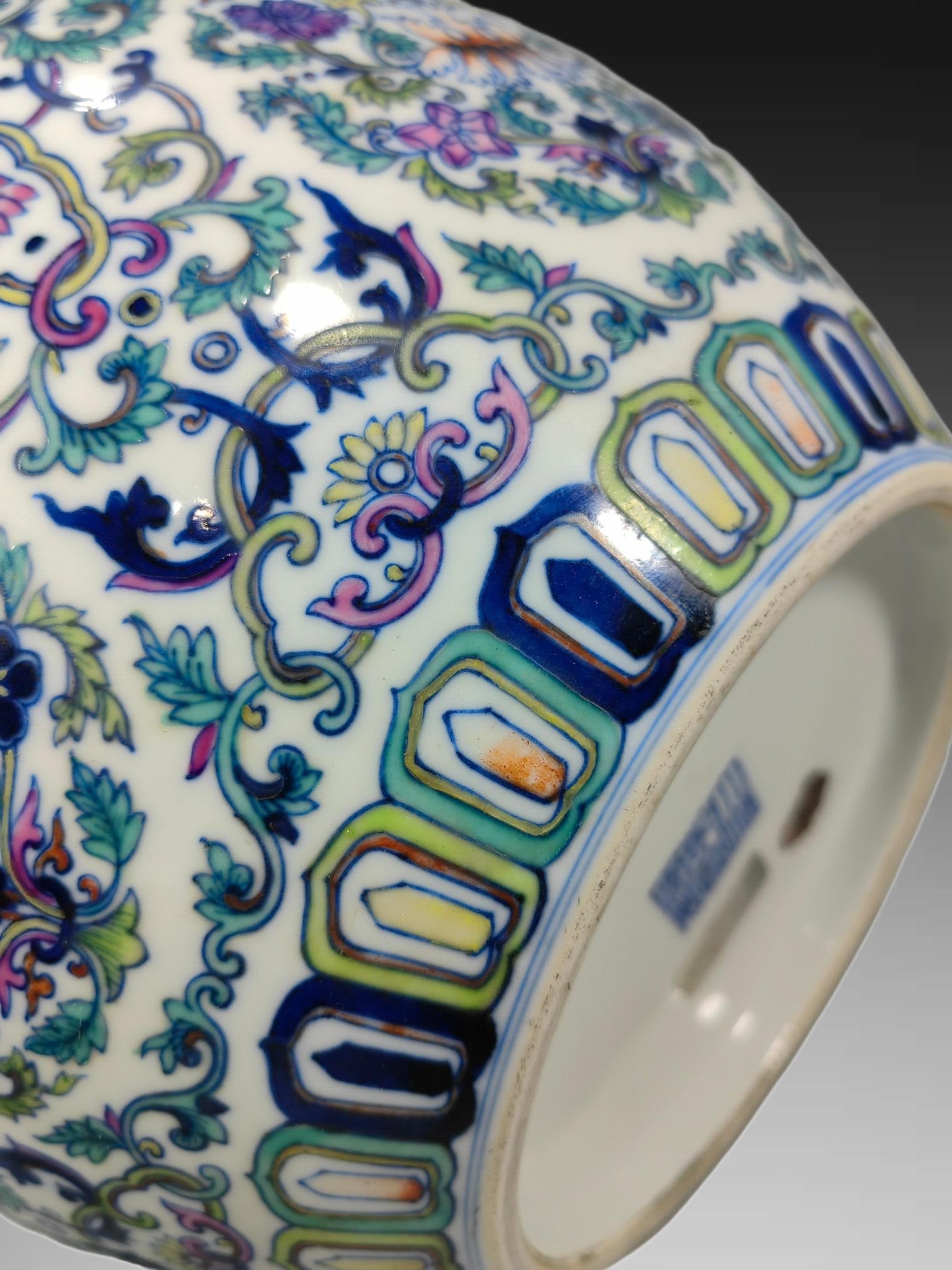 An Exquisite Doucai Lotus Pattern Vat - 7