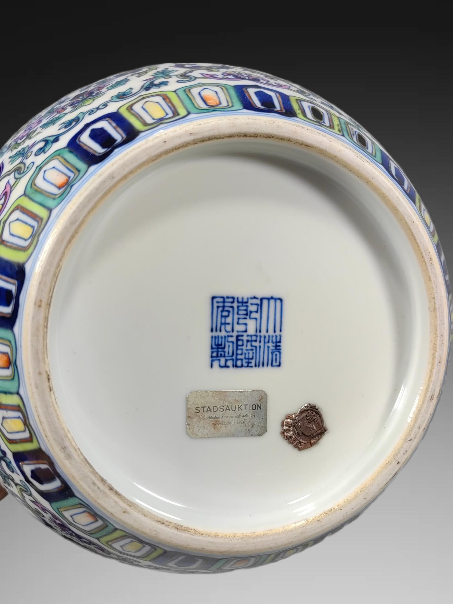 An Exquisite Doucai Lotus Pattern Vat - 8