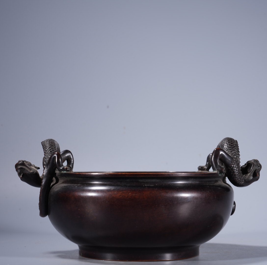 An Exquisite Bronze Beast-Ears Censer: An Exquisite Bronze Beast-Ears Censer,Ming Dynasty, China,With Mark,Size:3.9inx6.1in ,Weight:2940g 紫铜兽耳炉,中国明代,带款