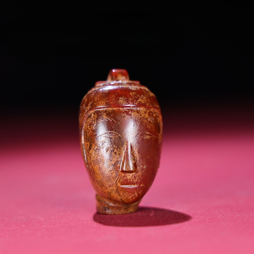 An Exquisite Agate Human Head Ornament: An Exquisite Agate Human Head Ornament,Han Dynasty, China,Size:2.2inx1.3inx1.7in,Weight:99g 玛瑙人首摆件,中国汉代