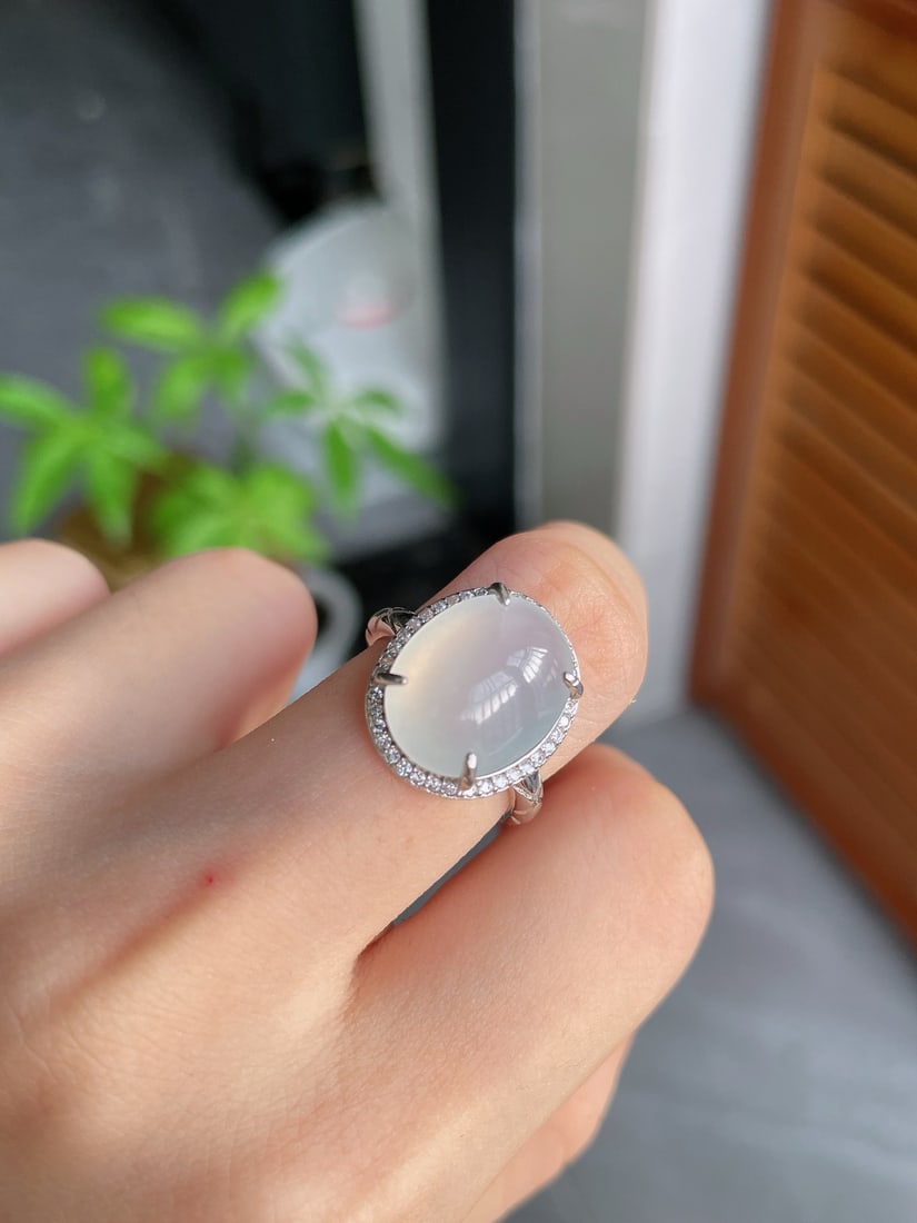 An Exquisite Silver Inlaid Jadeite Ring: An Exquisite Silver Inlaid Jadeite Ring,Size:0.6inx0.5inx0.2in 银镶冰种莹白蛋面戒指