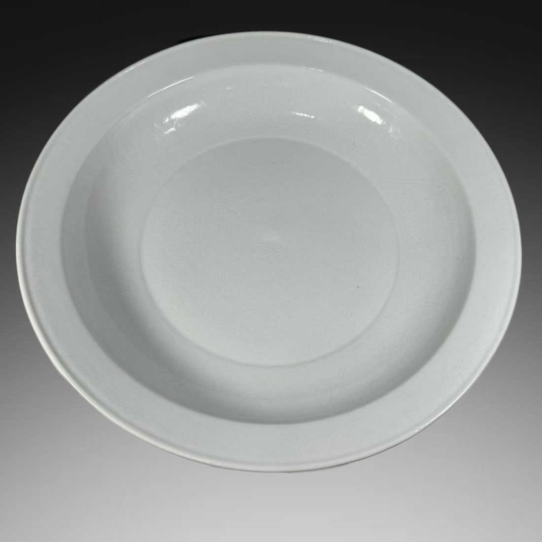 An Exquisite Sweet white Glaze Dragon Pattern Plate: An Exquisite Sweet white Glaze Dragon Pattern Plate,Ming Dynasty, China,Xuande Four-character Mark,Size:16.5inx3.1in 甜白釉龙纹盘,中国明代,&