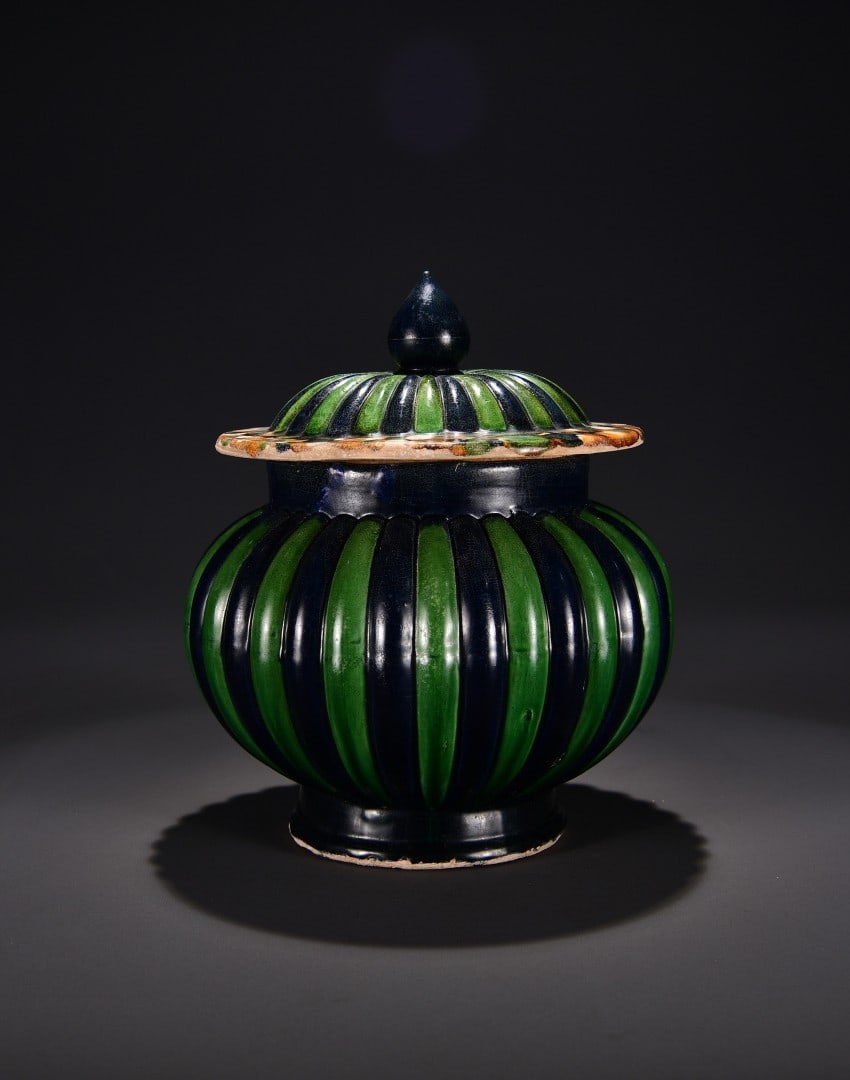 An Exquisite Tri-Color Glazed Melon Shaped Jar: An Exquisite Tri-Color Glazed Melon Shaped Jar,Tang Dynasty, China,Size:9.8inx8.7in 三彩瓜棱罐,中国唐代