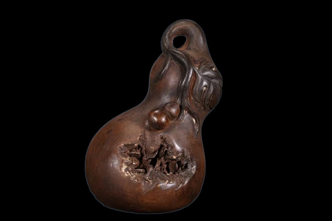 An Exquisite Purple Sands Gourd Tea Pet: An Exquisite Purple Sands Gourd Tea Pet,Qing Dynasty, China,With Mark,Size:2inx4.3in 紫砂葫芦茶宠,中国清代,带款