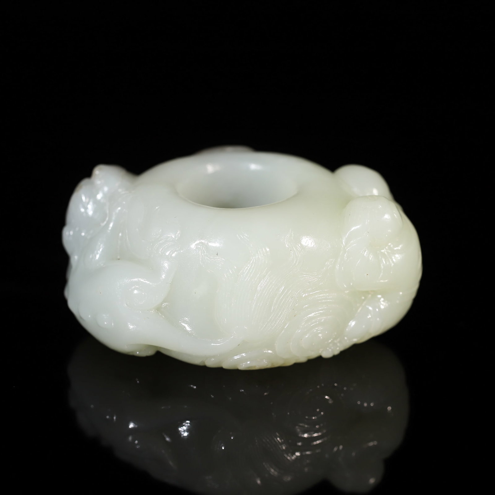 An Exquisite Hotan Jade Lion Thumb Ring: An Exquisite Hotan Jade Lion Thumb Ring,Qing Dynasty, China,Size:3inx2inx1.3in,Weight:193.6g 和田玉狮扳指,中国清代