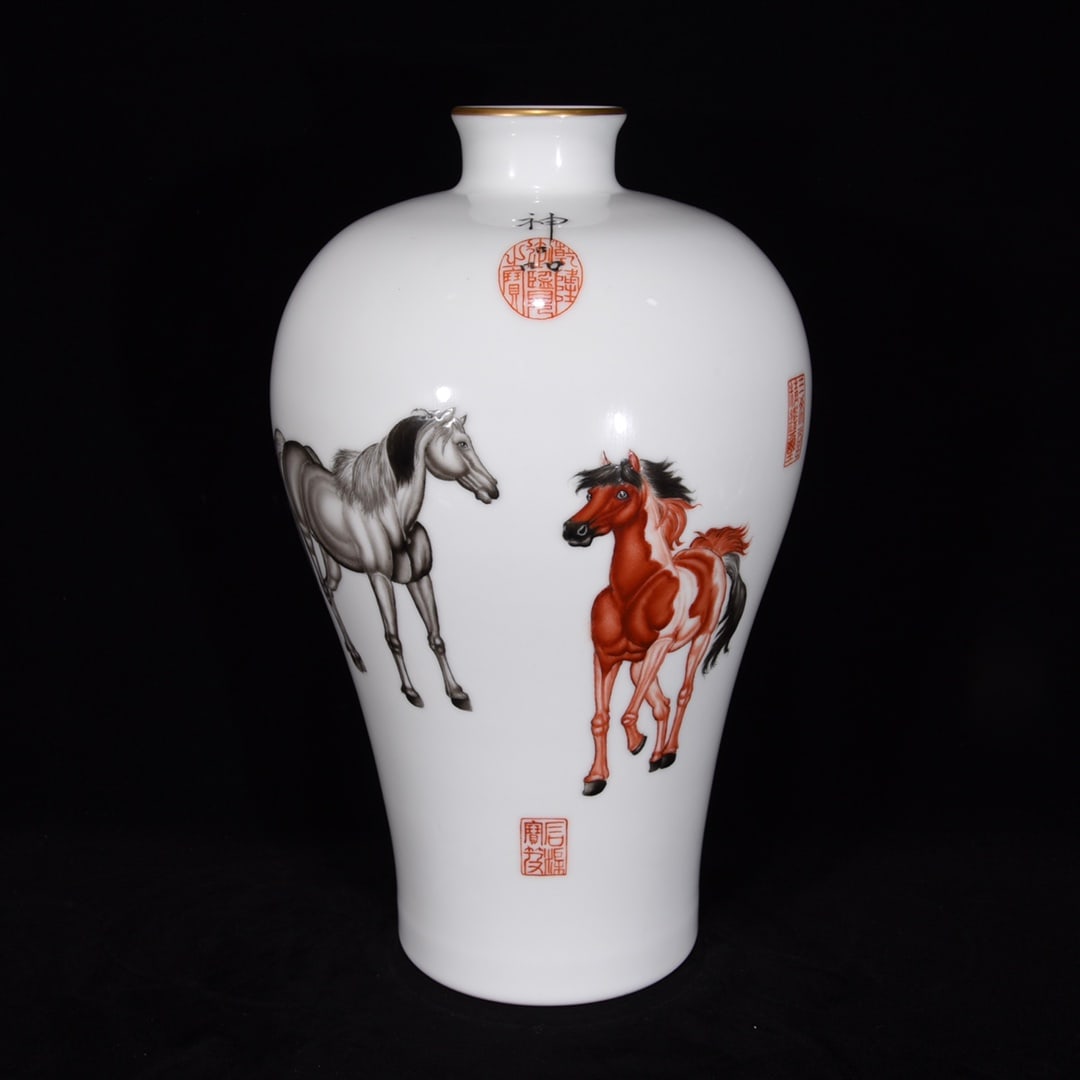 An Exquisite Famille-Rose Horse Pattern Vase: An Exquisite Famille-Rose Horse Pattern Vase,Qing Dynasty, China,Qianlong Six-character Mark,Size:12.6inx8.7in