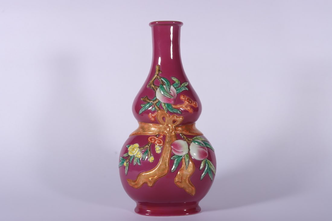An Exquisite Ruby Red-Ground Peach Pattern Gourd Vase: An Exquisite Ruby Red-Ground Peach Pattern Gourd Vase,Qing Dynasty, China,Qianlong Six-character Mark,Size:11.2inx2inx3.9in 胭脂红地桃纹葫芦瓶,