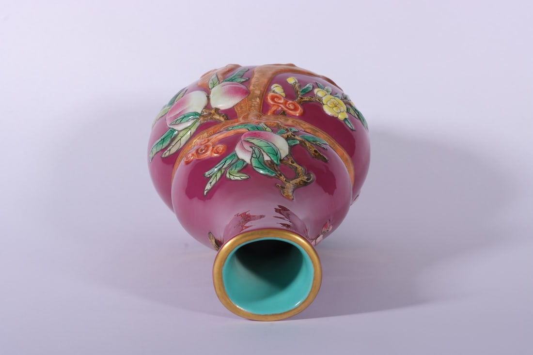 An Exquisite Ruby Red-Ground Peach Pattern Gourd Vase - 8