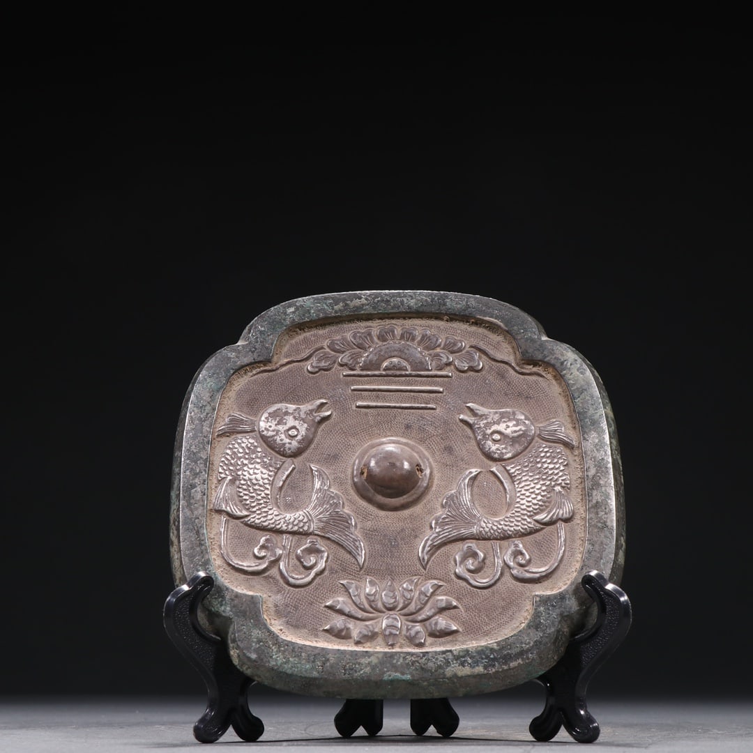 An Exquisite Silver-Inlaid Bronze Fish Pattern Mirror: An Exquisite Silver-Inlaid Bronze Fish Pattern Mirror,Tang Dynasty, China,Size:5.7inx5.5in ,Weight:612.5g 铜嵌银鱼纹镜,中国唐代