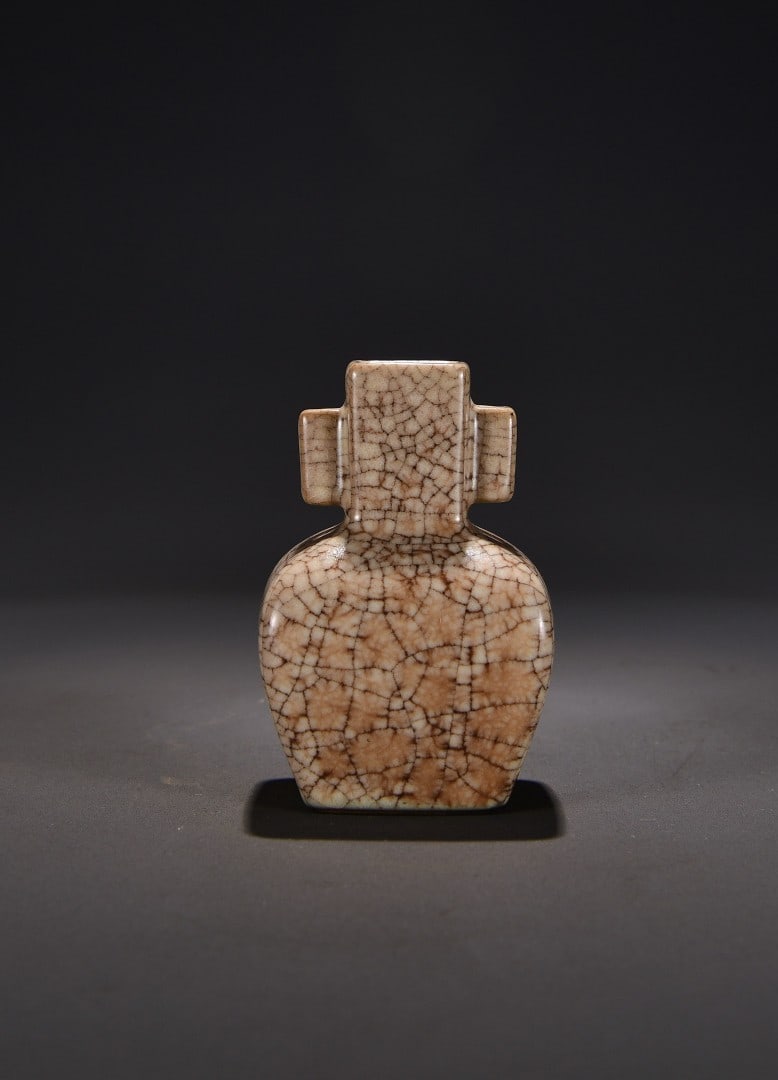 An Exquisite Ge Ware Double-Ears Vase: An Exquisite Ge Ware Double-Ears Vase,Song Dynasty, China,Size:4.3inx2.6in 哥窑贯耳瓶,中国宋代