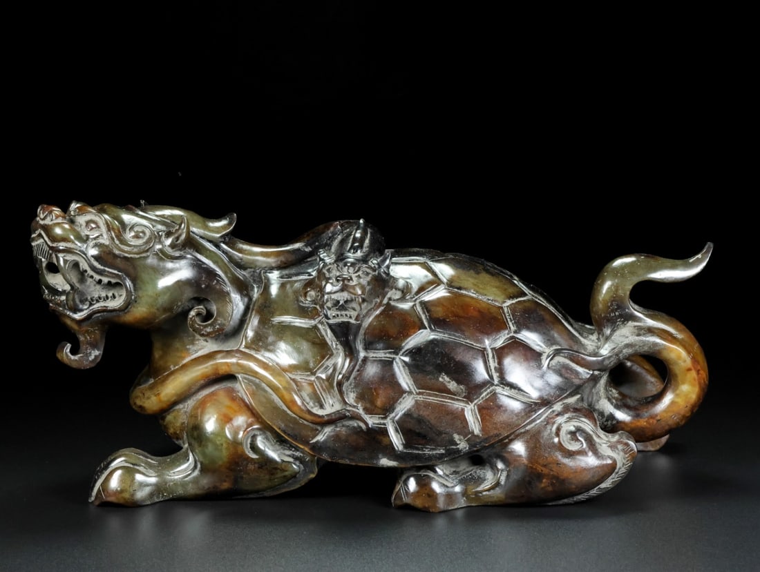 An Exquisite Hotan Jade Tortoise Ornament: An Exquisite Hotan Jade Tortoise Ornament,Han Dynasty, China,Size:13inx6.3inx5.9in,Weight:7800g 和田玉龟摆件,中国汉代