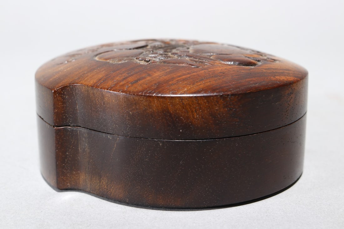 An Exquisite Redwood Figures Pattern Box - 4