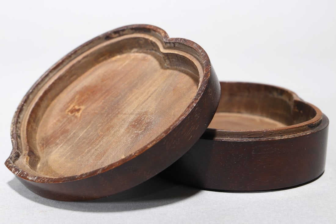 An Exquisite Redwood Figures Pattern Box - 8