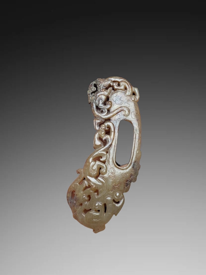 An Exquisite Hotan Jade Heart-Shaped Pendant: An Exquisite Hotan Jade Heart-Shaped Pendant,Han Dynasty, China,Size:3.7in,Weight:26.7g 和田玉鸡心佩,中国汉代