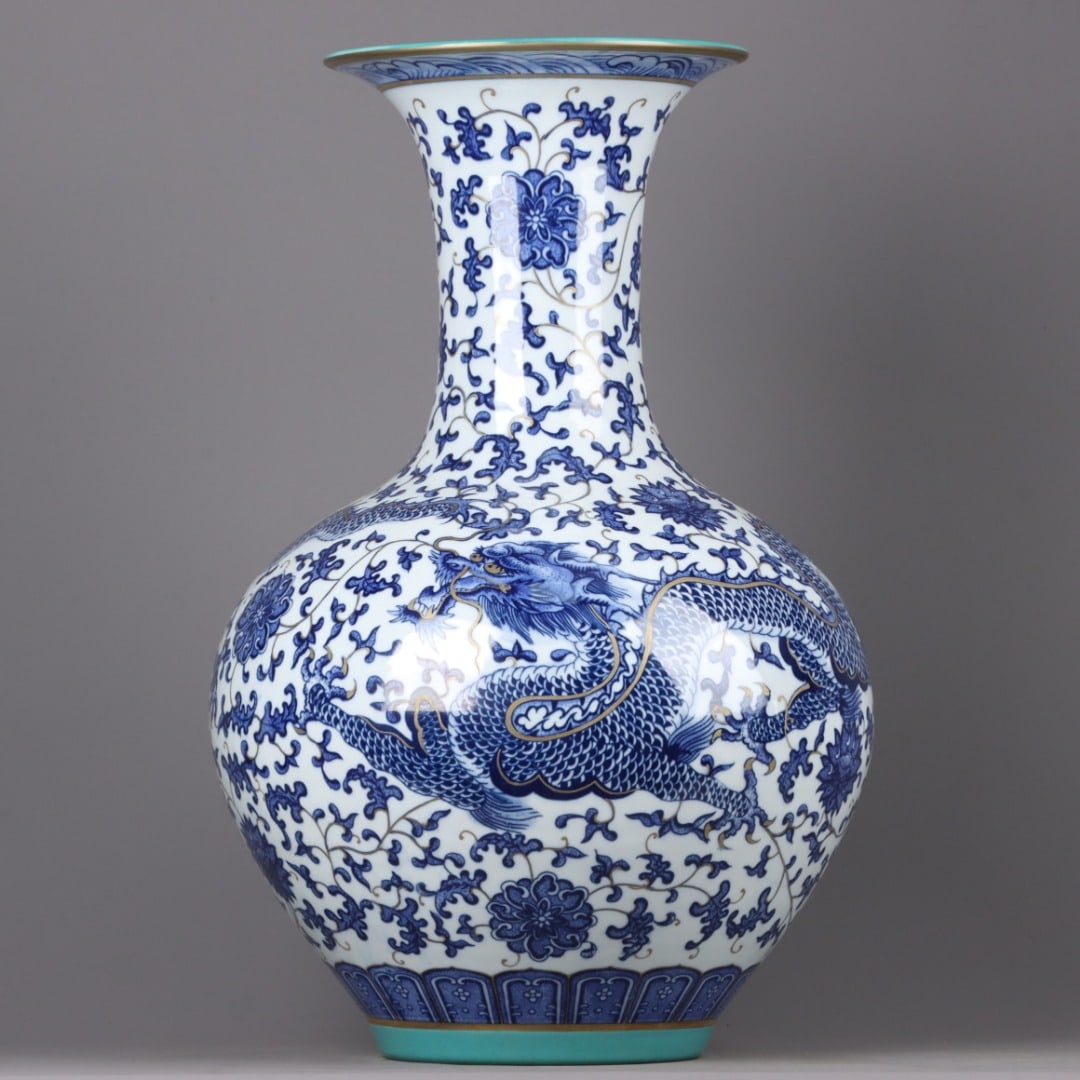 An Exquisite Blue and White Gilt Dragon Pattern Vase: An Exquisite Blue and White Gilt Dragon Pattern Vase,Qing Dynasty, China,Qianlong Six-character Mark,Size:21.3inx14.6in 青花鎏金龙纹瓶,中国清