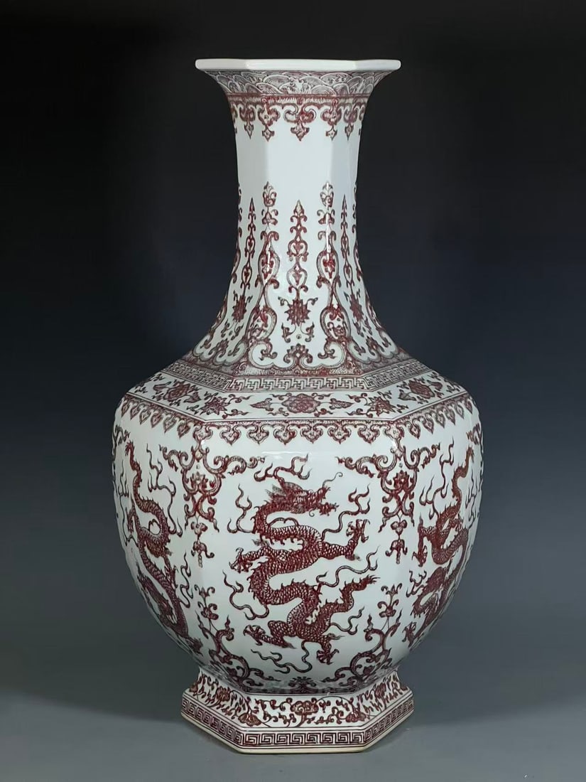 An Exquisite Underglaze-Red Dragon Pattern Vase - 3