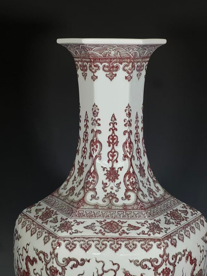 An Exquisite Underglaze-Red Dragon Pattern Vase - 5