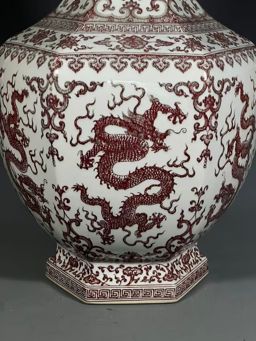 An Exquisite Underglaze-Red Dragon Pattern Vase - 6