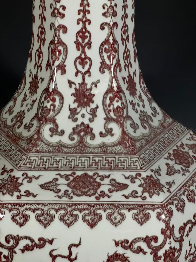 An Exquisite Underglaze-Red Dragon Pattern Vase - 7