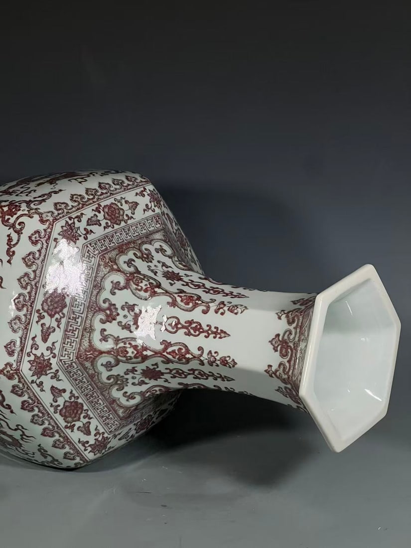 An Exquisite Underglaze-Red Dragon Pattern Vase - 8