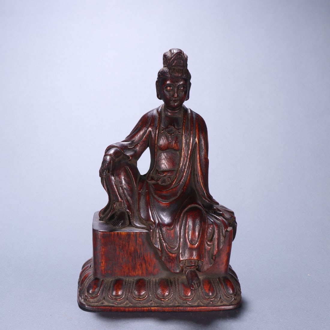 An Exquisite Eaglewood Statue of Avalokitesvara: An Exquisite Eaglewood Statue of Avalokitesvara, Qing Dynasty, China,Size:6.2inx4.2in ,Weight:136.3g 沉香木观音造像, 中国清代