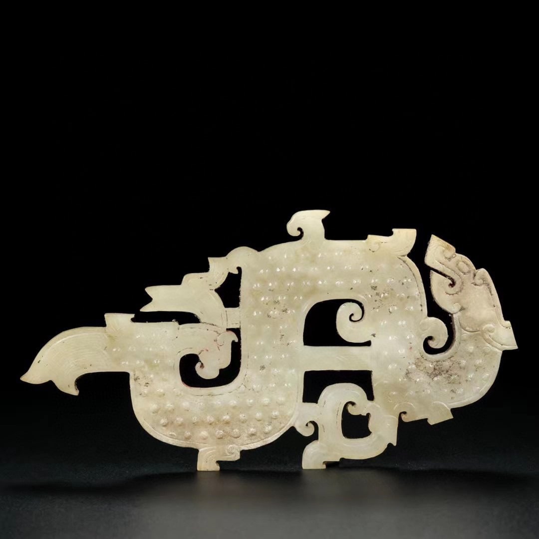 An Exquisite Hotan Jade Dragon Jade pendant: An Exquisite Hotan Jade Dragon Jade pendant,Han Dynasty, China,Size:5.9inx3.1inx0.1in,Weight:65.8g 和田玉龙佩,中国汉代