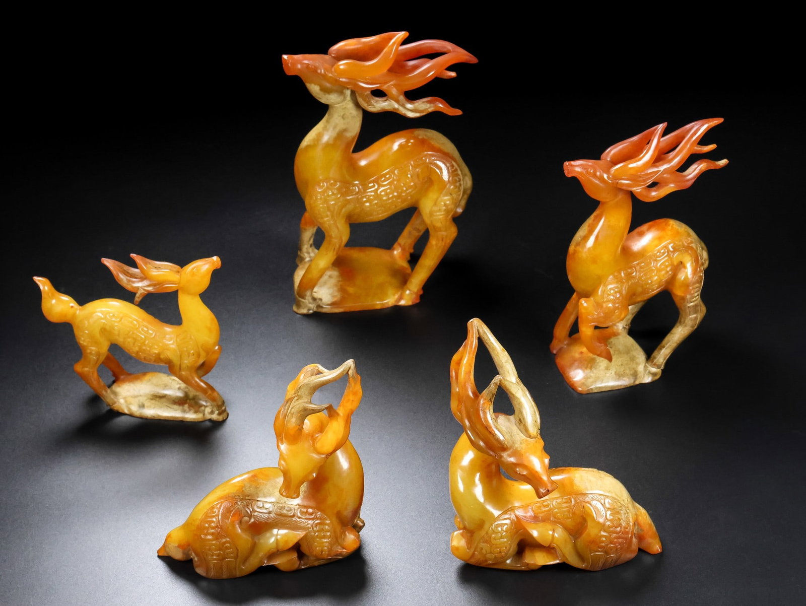 A Set of Exquisite Hotan Jade Sika Deer Ornament: A Set of Exquisite Hotan Jade Sika Deer Ornament,Han Dynasty, China,Size:3.9inx2.2inx6.5in(Largest),3.9inx1.4inx3.9in(Smallest) ,Weight:1832g 一套和田玉鹿摆&#