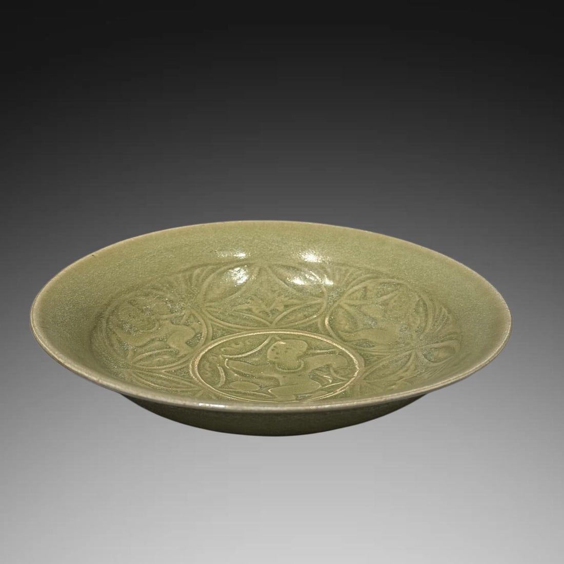 An Exquisite Yaozhou Kiln Celadon Glzed Figures Pattern Plate (1 of 6)
