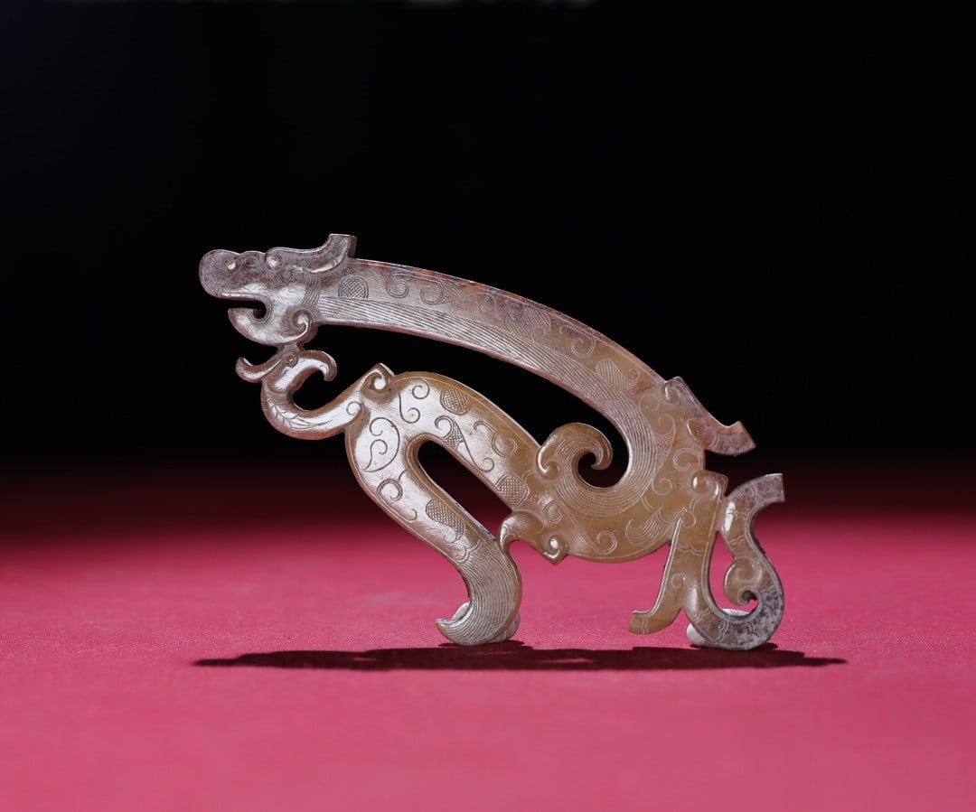 An Exquisite Hotan Jade Dragon Pendant (1 of 9)
